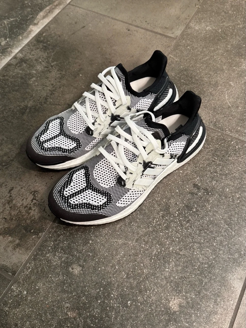 adidas Men's Black and White Knit Running Sneakers ultraboost